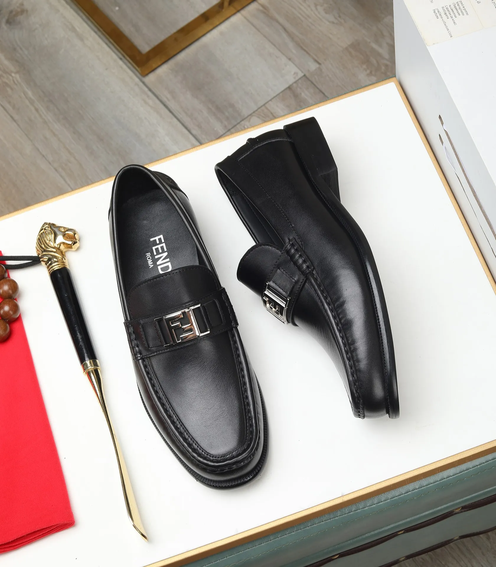 Men's shoes 💰580 (high-end, full cowhide) FENDI Fendi high-end formal leather shoes, original Italian imported cowhide surface + cowhide lining, original hardware, I believe you will be impressed from the first time you see it. The avant-garde atmosphere can no longer fully interpret its elegance. AAA grade rubber outsole, super comfortable. Original counter last, ensuring its original version and quality. The simple upper ensures its comfort and breathability. A pair of truly good shoes has its own unique soul, famous quality, regular size 38-44 (45 46 customized)